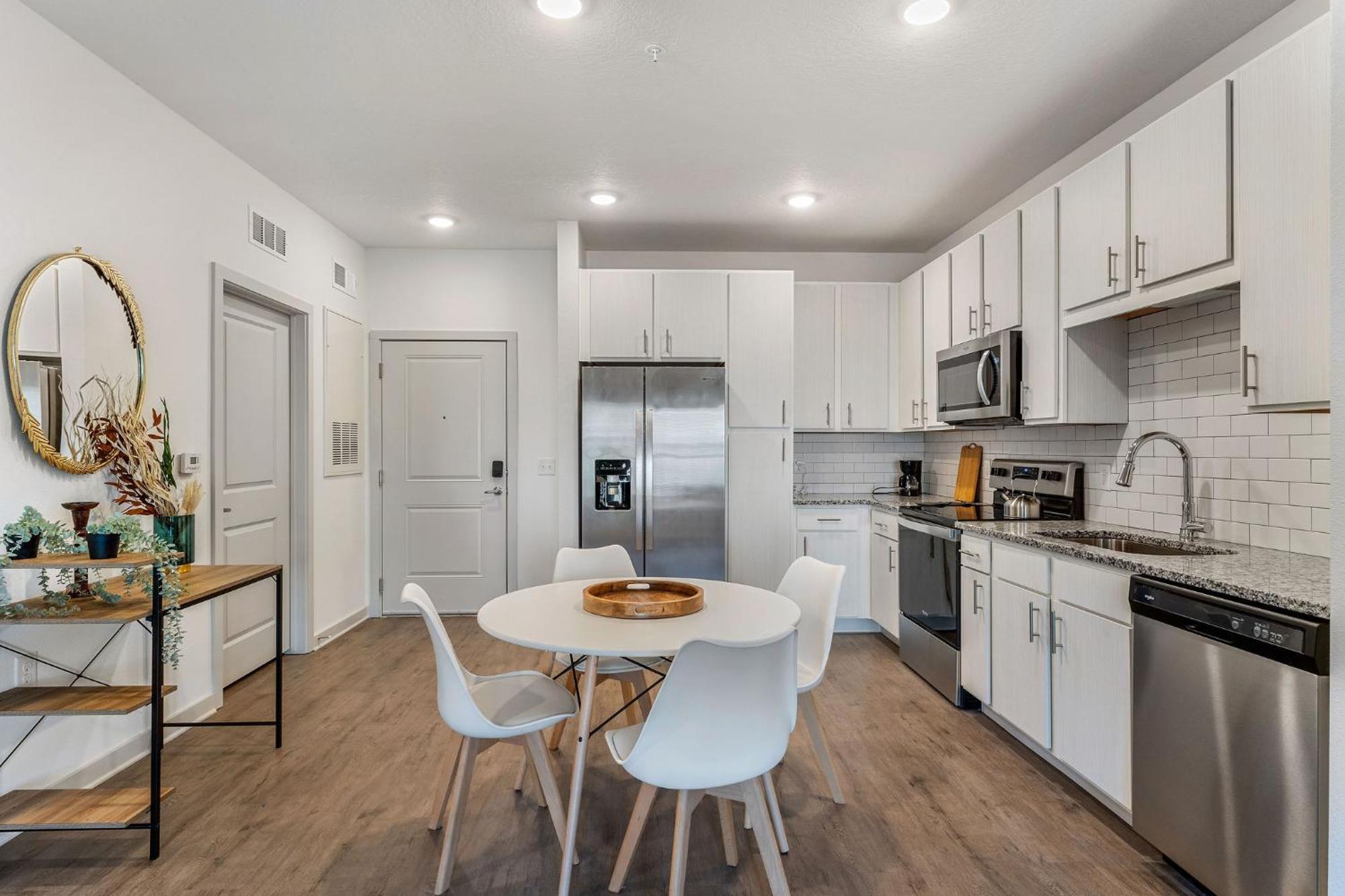 Complete Lush Green Apartment 10 Min To Parks Pets Allowed, Resort-Style Amenities Orlando Exterior photo